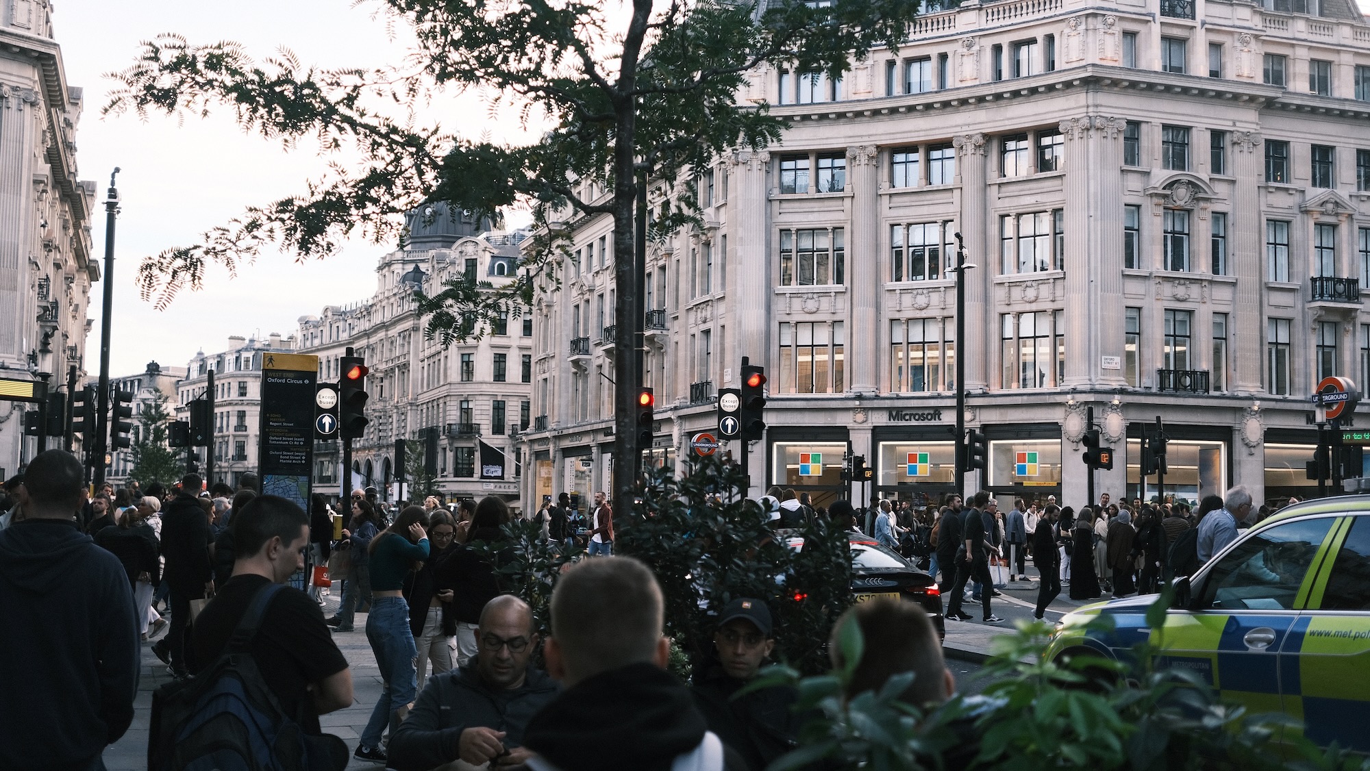 人の多いロンドン