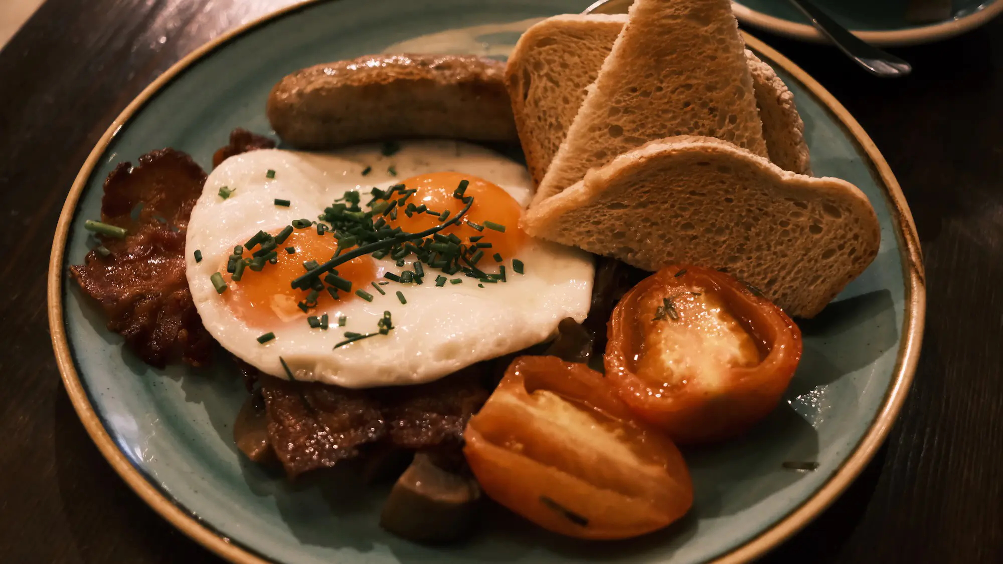 この日に食べたいかにもイギリスな朝食、卵焼き、ブレッド、ベーコンなど