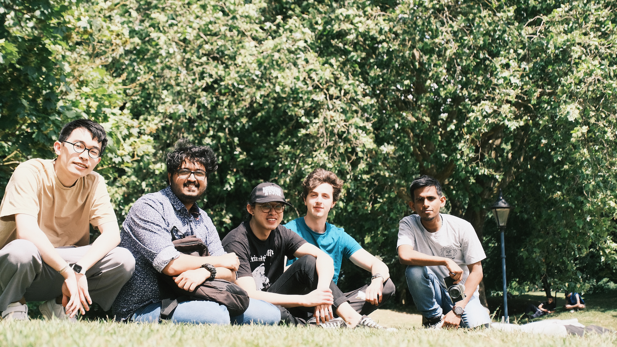 ブリストルの公園で。こっちの公園は芝で座りやすいのが◎