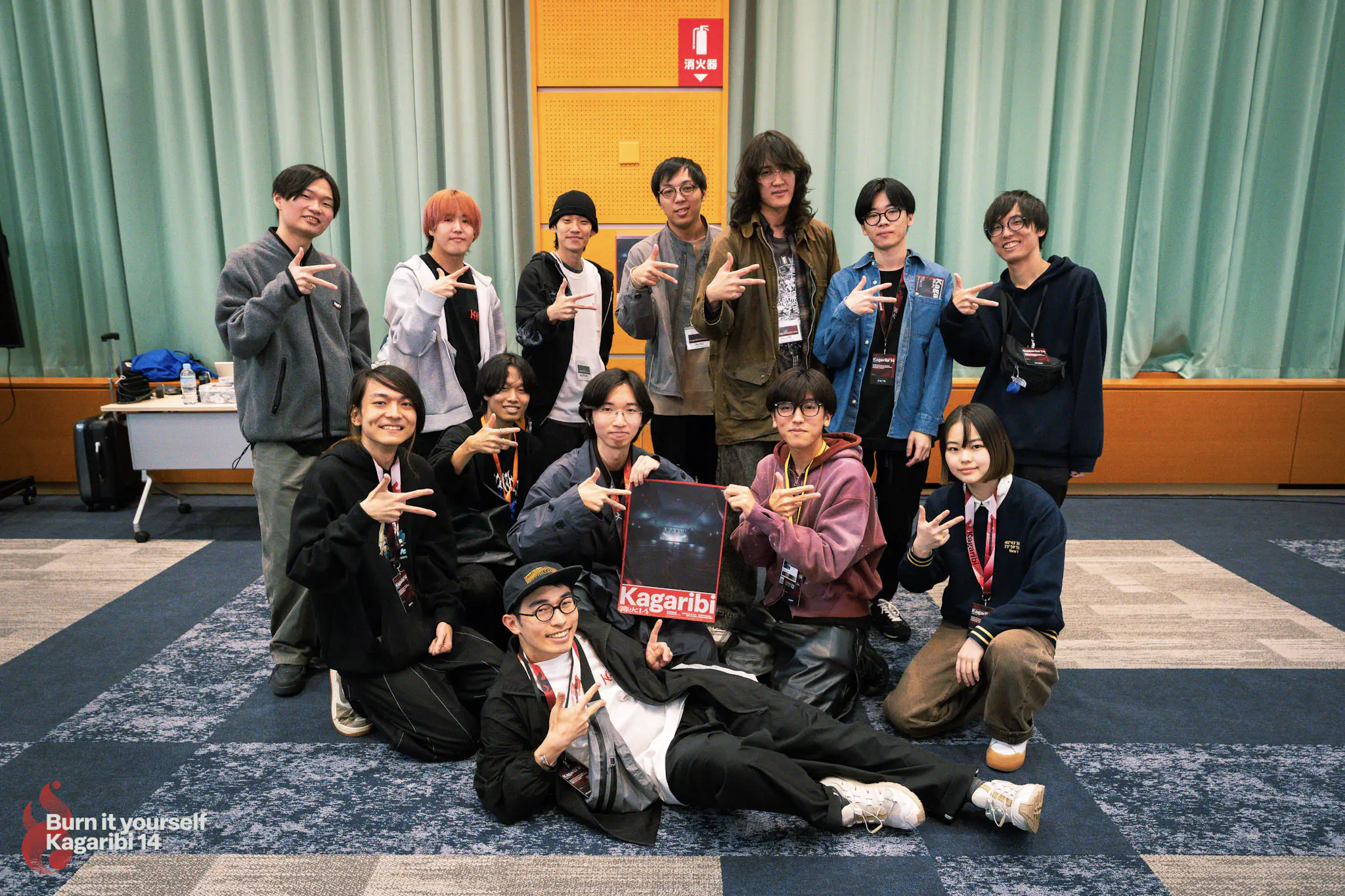 当日篝火で集まったクリエイティブチームの集合写真