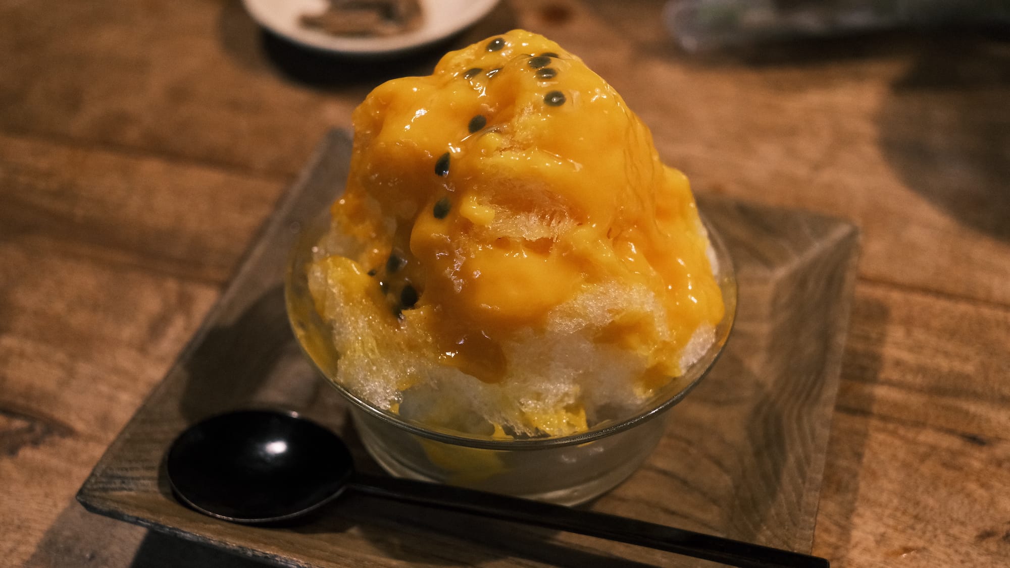 ギャルリももぐさ、ミモザさんのマンゴーとパッションフルーツのかき氷